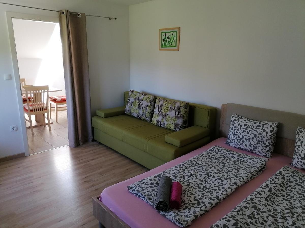 Apartment Marjetka Жировница Экстерьер фото